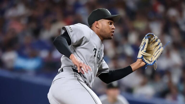 Raidel Martínez se consolida como líder de rescates en la NPB Raidel Martínez se consolida como líder de rescates en la NPB