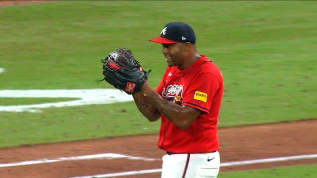 Raisel Iglesias: Top 3 en juegos salvados de la Liga Nacional Raisel Iglesias: Top 3 en juegos salvados de la Liga Nacional