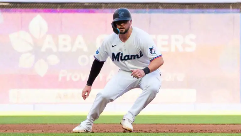 Los Marlins cambian a Liam Hicks a los Rays por tres prospectos