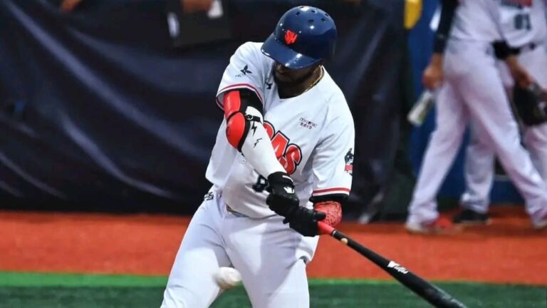 Henry Urrutia se proclama campeón de la liga de China con Shanghai Orcas Henry Urrutia se corona campeón en el béisbol chino